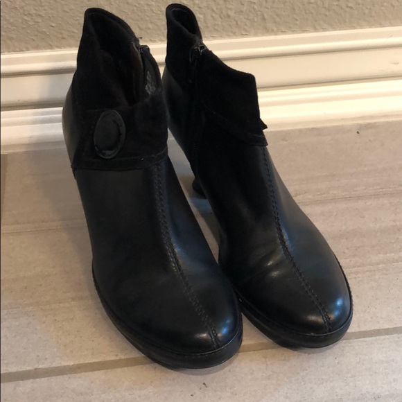 Clarks Indigo ankle bootie - Picture 6 of 9